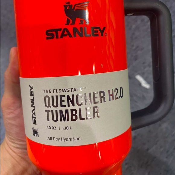 ☢️🖤 Stanley UNRELEASED LIMITED 40oz Quencher NEON ORANGE🧡🖤 - Picture 3 of 5